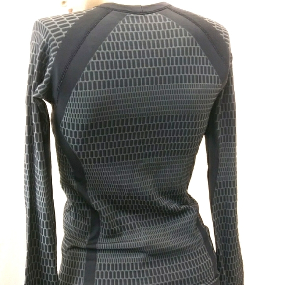 Lululemon Athletica Grey Running Shirt - Picture 6 of 9